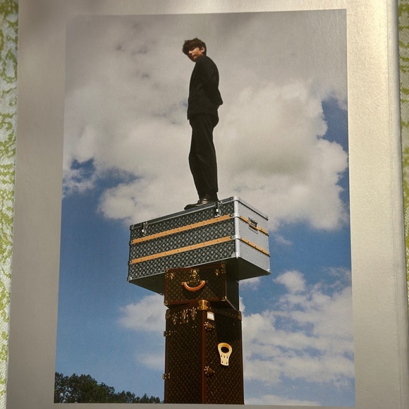 Louis Vuitton Book 200 - Picture 3 of 3